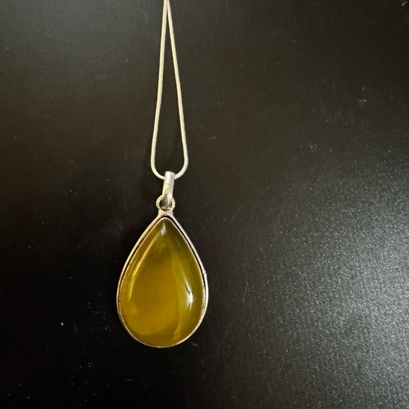 Elegant Amber Teardrop Pendant Necklace - Picture 3 of 4
